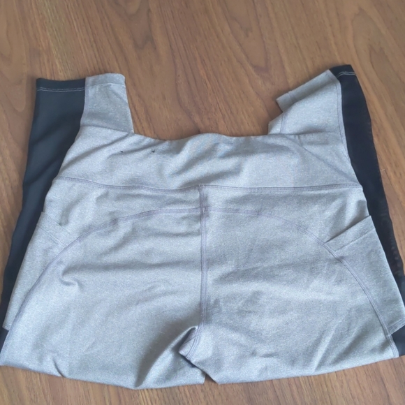 BCBG Maxazria / heather grey / Leggings w/ Mesh panels - Picture 6 of 8